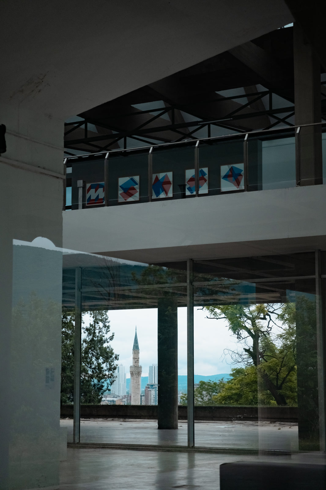 Gallery atrium opening onto the city